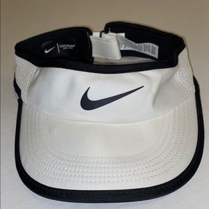 NikeCourt Women's Tennis Visor (White)
